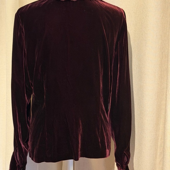 Ralph Lauren Women’s GORGEOUS Burgundy Blouse Silk Blend Hidden Buttons Ruffles - Picture 3 of 5